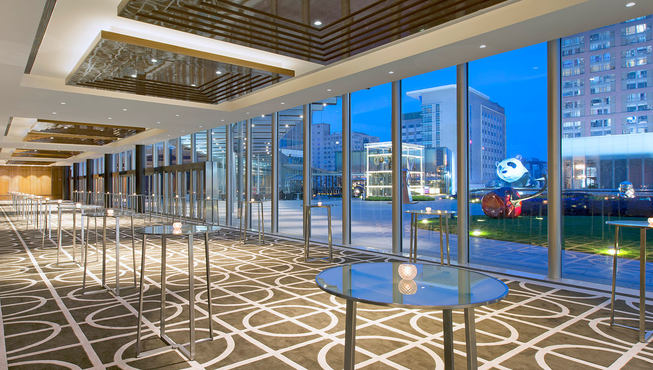 宴会连廊，适合举行鸡尾酒派对