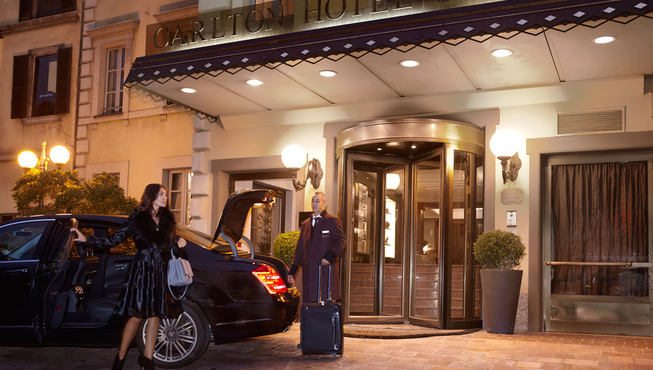 酒店专门开辟了私人通道，方便客人前往大道购物