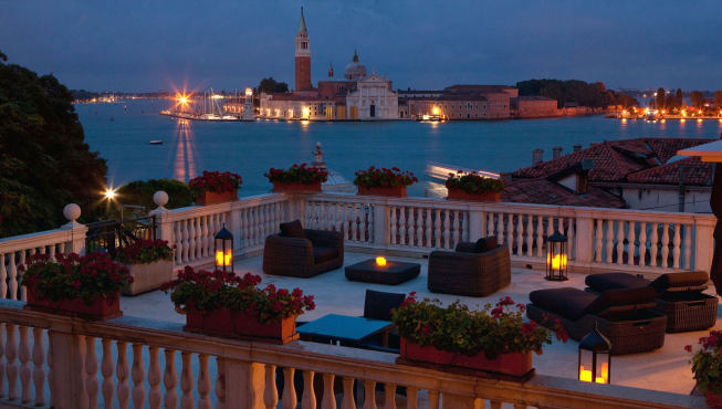 酒店露台,在这里用点小吃或来杯红酒，欣赏威尼斯的宁静
