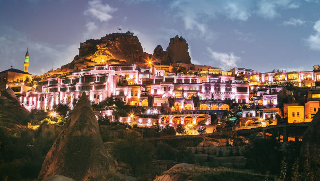 卡帕多奇亚洞穴酒店坐落于Uçhisar（乌希萨尔）小镇