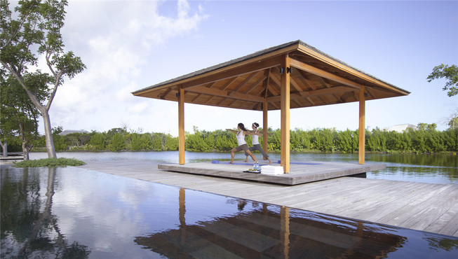 户外瑜伽凉亭，在美景中体验身心灵的净化与升华。