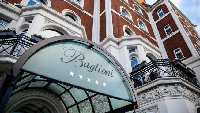 典雅的巴廖尼伦敦酒店坐落在海德公园对面，毗邻肯辛顿花园及肯辛顿宫。