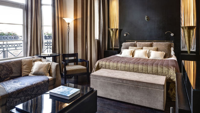 酒店客房——色调从墙壁到床单精心搭配而成，细节之处尽显优雅。
