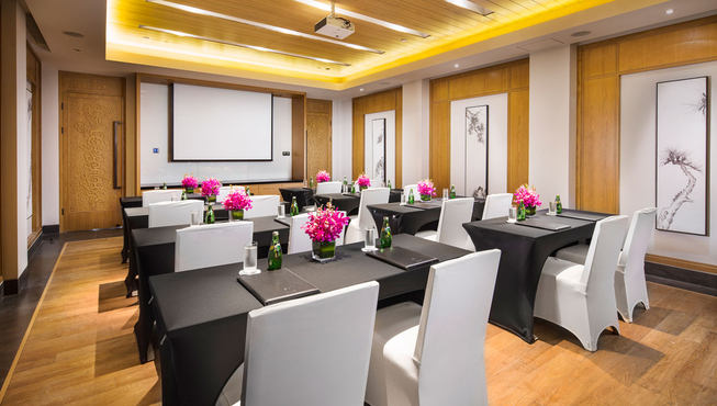 酒店还配有设施先进的会议中心