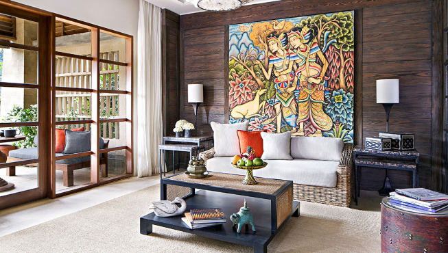 屋内充斥着满满的印尼风格装饰，独特的巴厘岛式家具和手绘画及装饰品，让您一踏进这里便由衷发出一声赞叹！