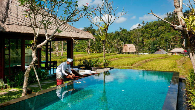 以精神及身体治愈中心而闻名的乌布拥有独特的环境，游客们在此可以远离尘世的喧嚣