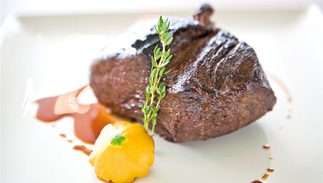 在这里您不但能够品尝到很多来自Rudi Reetz先生独创的地中海风格的创意菜式，更能品味到鲜嫩多汁的安格斯牛排的美妙滋味。