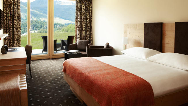 酒店客房——可以欣赏到周围美丽的群山。