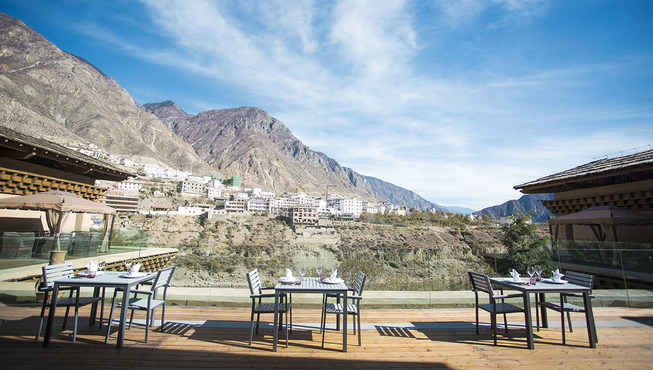 今天，这个全年气候温和怡人，风景如画的小镇吸引了那些寻求冒险、启发，以及想要在慢节奏的生活中寻求内心平静的游客