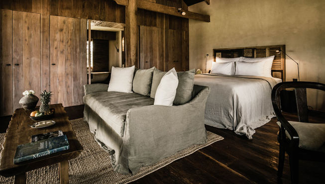 质朴的别墅内部装饰，还原当地农舍的本来面貌，但生活设施一应俱全