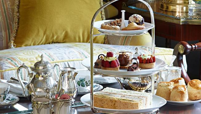 到了享用下午茶的时间，一定要来这里品尝顶级英式红茶。英国茶协会更连续四年授予酒店“最佳下午茶”的称号用以奖励“The Lanesboroug”的芬芳馥郁