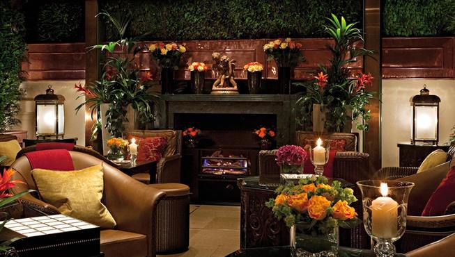 除此之外，不能错过的还有骑士桥区第一个也是唯一一个豪华吸烟房：花园房。这里收藏了全世界最好1000支雪茄并且拥有25个私人雪茄储物柜