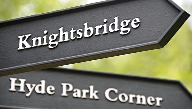 这家位于位于伦敦市中心骑士桥街区的五星级酒店，正对面就是海德公园