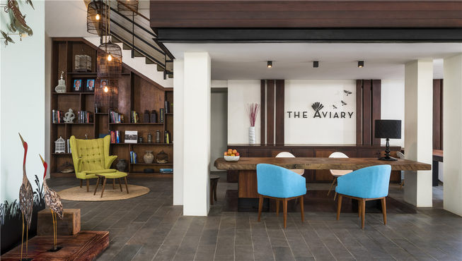 酒店内部素色的整体色调让人看的十分舒服