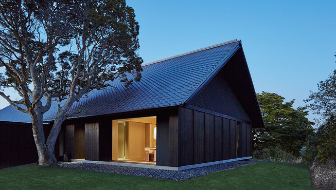 老板娘的主要职责是通过其无微不至的日式待客之道，关注细节并预测客人的需求。这也进一步体现了安缦因地制宜的不变理念