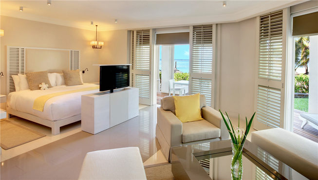 享受海景套房，就像在海滩前你自己的海景别墅中一样