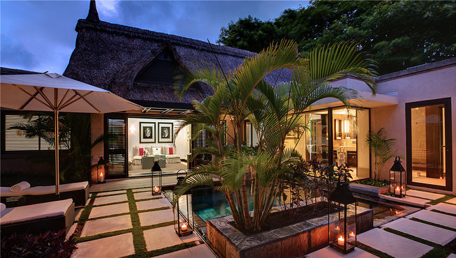 夜幕下的景色更加迷人，沐浴一屡宁静月光