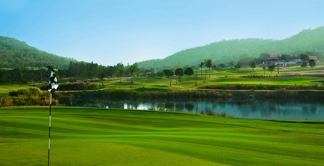 在视野开阔的泰国湾旁自在挥杆，在天然氧吧里尽情呼吸