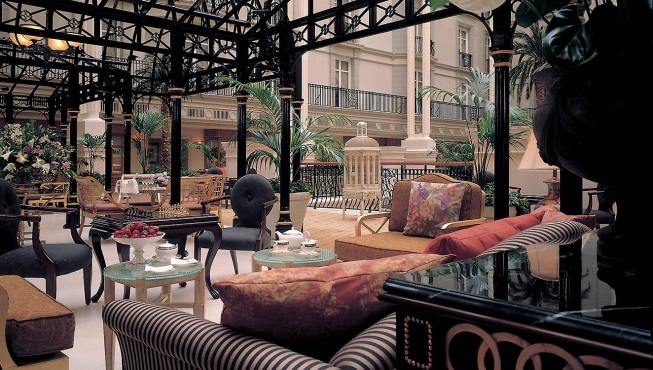 酒店餐厅——露台餐厅喝杯下午茶，悠闲惬意。 