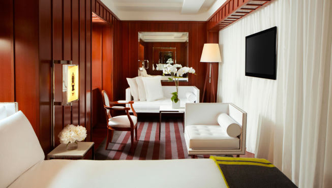 客房——非洲进口樱桃木和洁白亚麻形成鲜明对比，舒适客房格调优雅。
