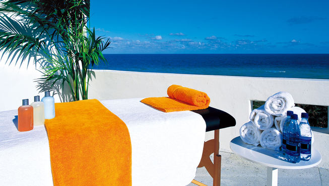 酒店屋顶的水疗中心足足有8000平方英尺，专业的设施一应俱全，更能欣赏到美丽风光。