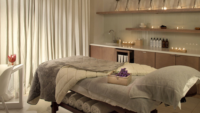 酒店内设有2间水疗护理室，入住宾客可以在此享受到由南非天然植物提取制成Spa及100%精油产品。