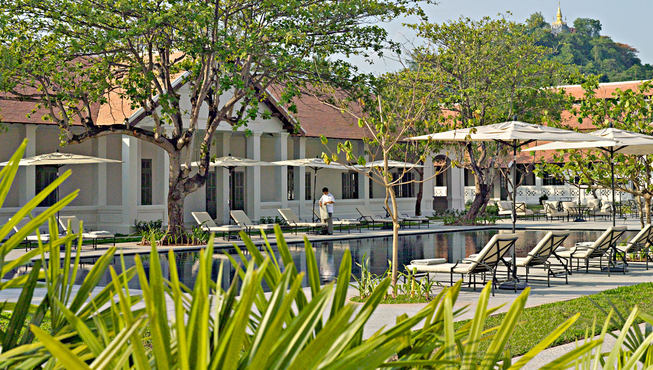 每每在椅上榻上安坐阅读休憩时刻，偶然抬头，静观，凝定，总是不知不觉就这么忘神入迷。