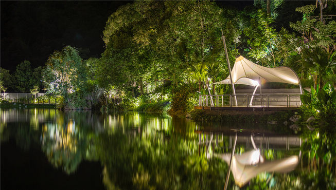 湖中凉亭，可提供浪漫烛光晚餐