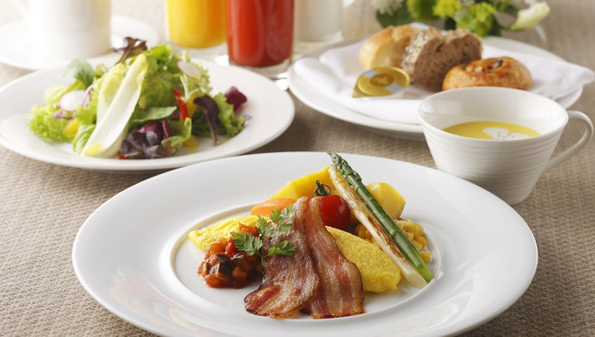 Tura位于酒店西座的顶层，在这里你不仅可以品尝到从小樽港捕捞上来的新鲜海产与当地种植的瓜果时蔬。