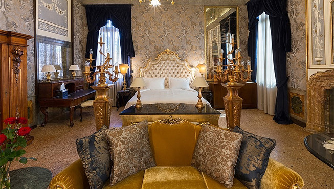 金碧辉煌的圣马可房，极尽豪奢气派、璀璨耀眼。