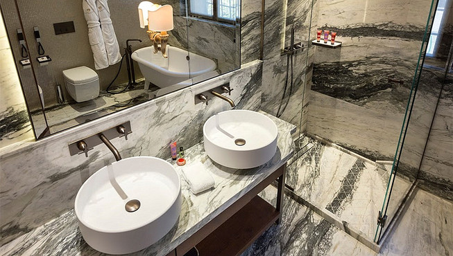 造访云水之都不只要抬头看，连脚下的地板、磨石子都是精彩的
工艺!