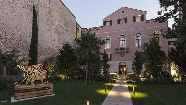 宁静的气氛、奢华的享受，云水之都提供的不只是宾至如归！