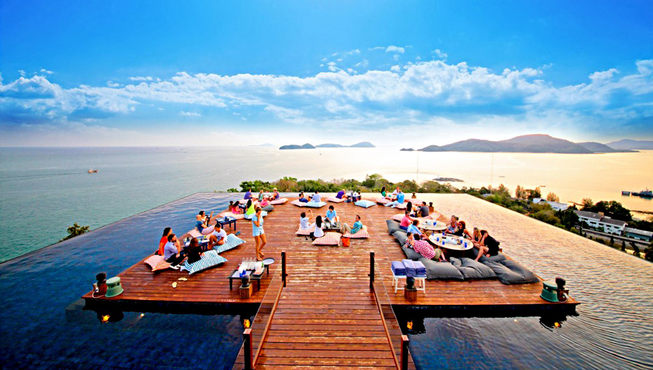 与朋友在一起放松聊天，没有比这更好的假期了，不是么？