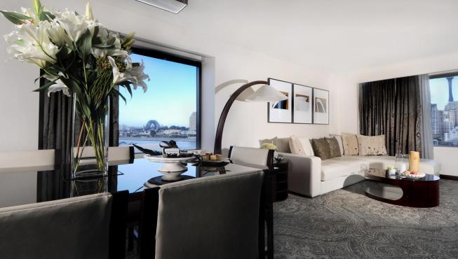 酒店客房，从简洁舒适的客房内远眺美丽的悉尼港，沉醉在现代都市的气息中。