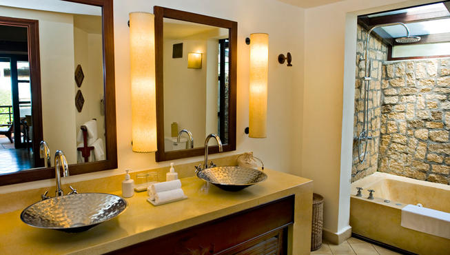 酒店浴室，简洁的东南亚风格，自然舒适。