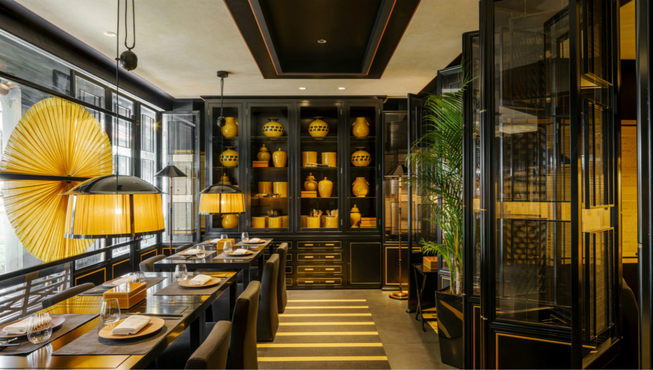 旁边还有一家以古文图书馆为主题的酒吧。