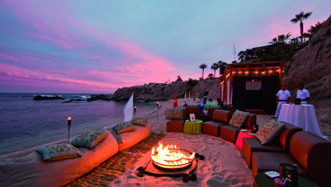Barefoot Beach BBQ——在海边边喝小酒，边吃烧烤，从日落到夜晚，生活得就是这样让人羡慕。