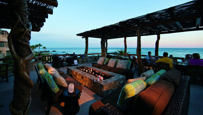 El Bar——超级无敌的用餐视野定会给你留下深刻的印象,你甚至可看到圣卢卡斯角的著名的 Land's End。