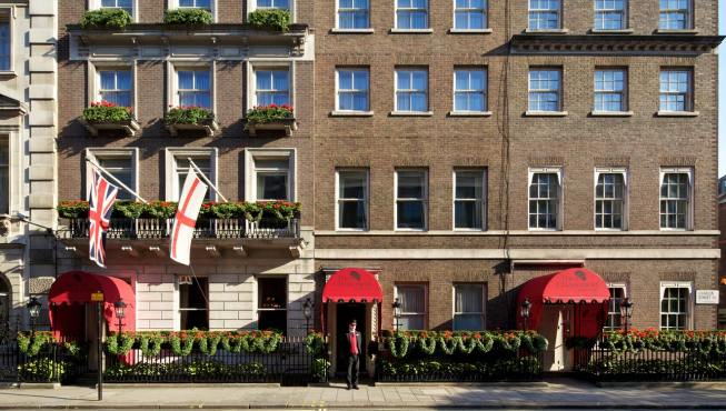 酒店外观——位于查理街的古老建筑，可以追溯到18世纪查理二世时代。