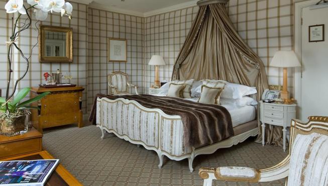 小套房——每一间套房都呈现出优雅的古典风格，同时又保证舒适的入住度 