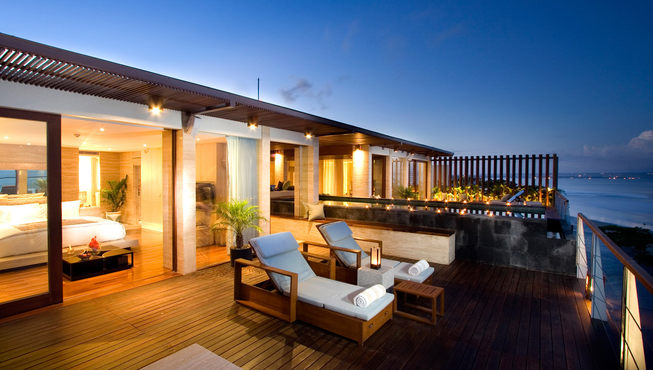 欣赏270度广阔景观俯瞰整个小岛和大海