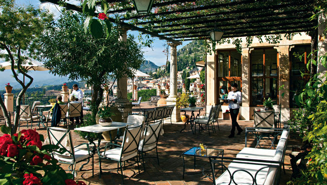 酒吧为你提供各式的饮品美味小吃