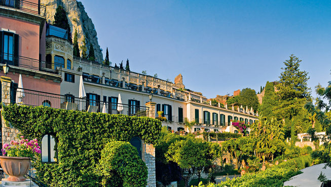 别墅样式的酒店，充分享受着阳光的沐浴