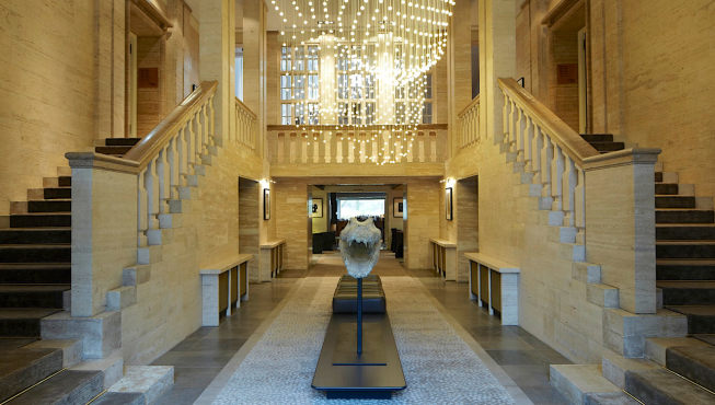 2012年新锐开张的顶级奢华酒店Das Stue 位于柏林市中心的使馆区，酒店建筑前身为丹麦皇家大使馆官邸