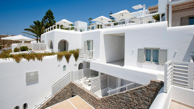 这如洁净的盐粒般纯净的粉白建筑绝没有让你审美疲劳，而是意外的惊喜。