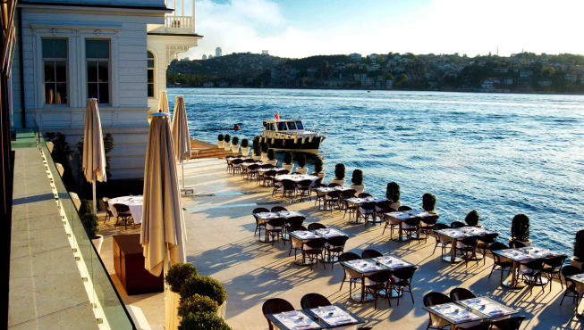 水畔码头式的酒店十分方便游客乘坐游艇往来水上观光