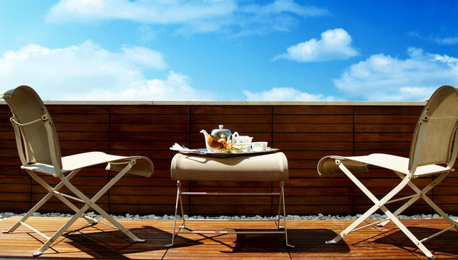 对着秀丽风光用餐、小憩，周遭美景绝不会辜负此行