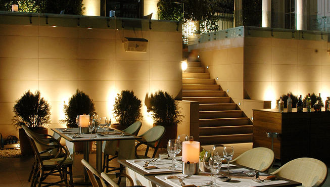 流行元素与19世纪初的优雅风格相互融合，相得益彰