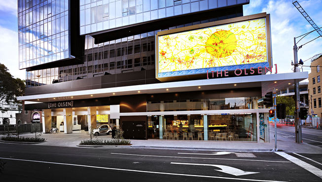 热闹的街角，一如往昔的雅致。