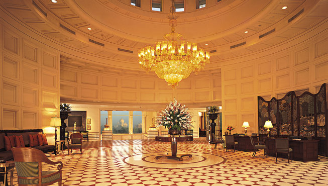 从酒店大堂及客房均能欣赏到令人惊叹，心驰神往的泰姬陵景观。